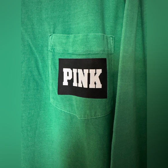 ❌SOLD❌ VS PINK LONG SLEEVE CAMPUS TEE SHIRT GREEN BLACK SCRIPT BLOCK LOGO NWOT - Picture 4 of 6